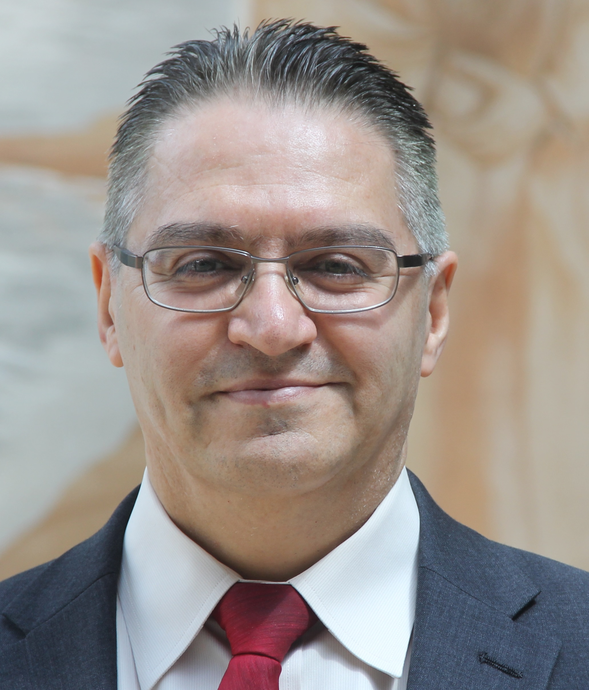 Dr. Nader Vahdati