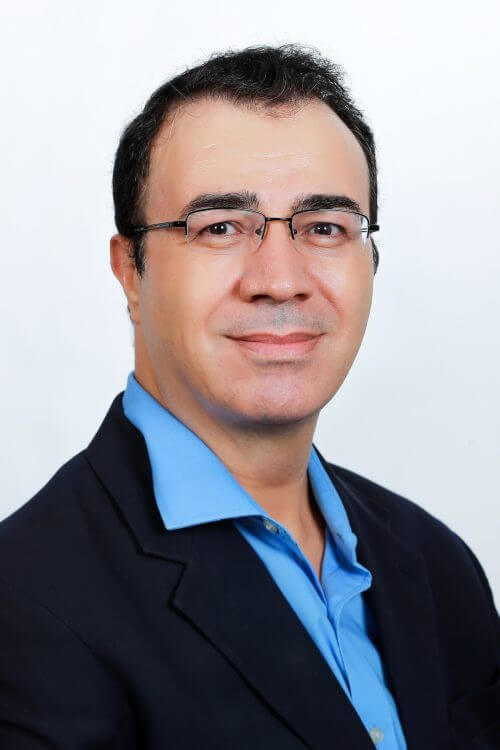 البروفيسور علي الكامل